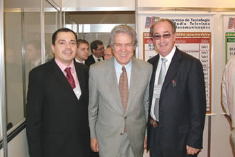 Ministro Hélio Costa ao lado de Roberto Franco e Fernando Bittencourt, diretores da SET.